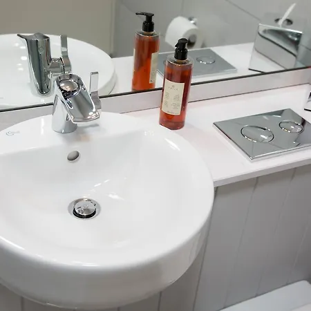 Waterfront 호텔 던글로