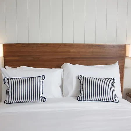 فندق Waterfront 4*
