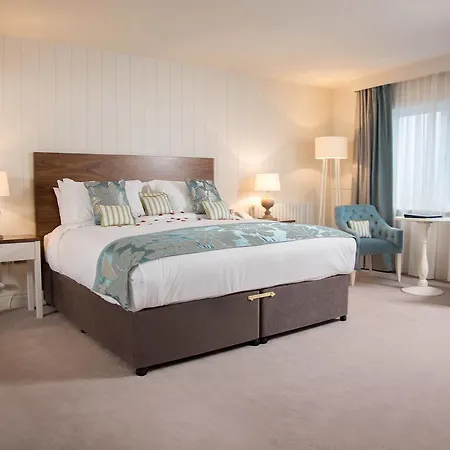 Waterfront Hotel 4*