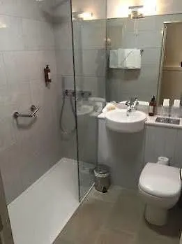 فندق Waterfront 4*