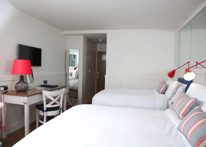 Waterfront 4* דונגול