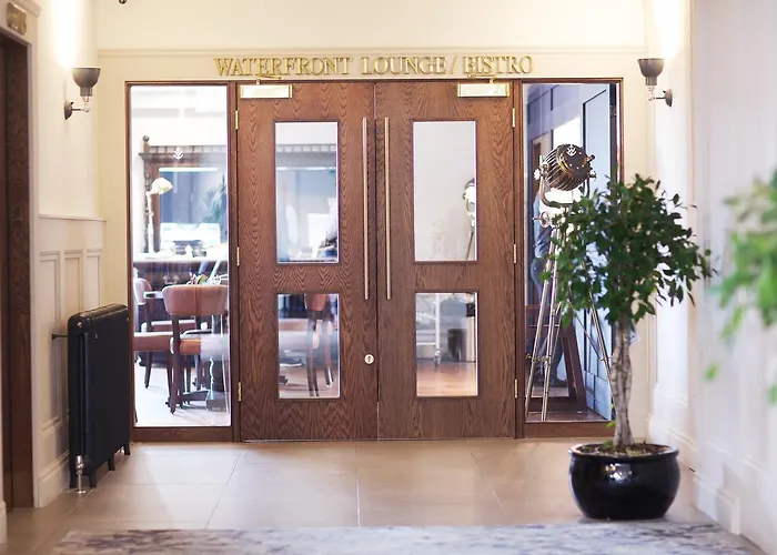 Waterfront מלון דונגול