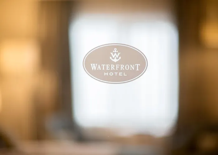 מלון Waterfront 4*